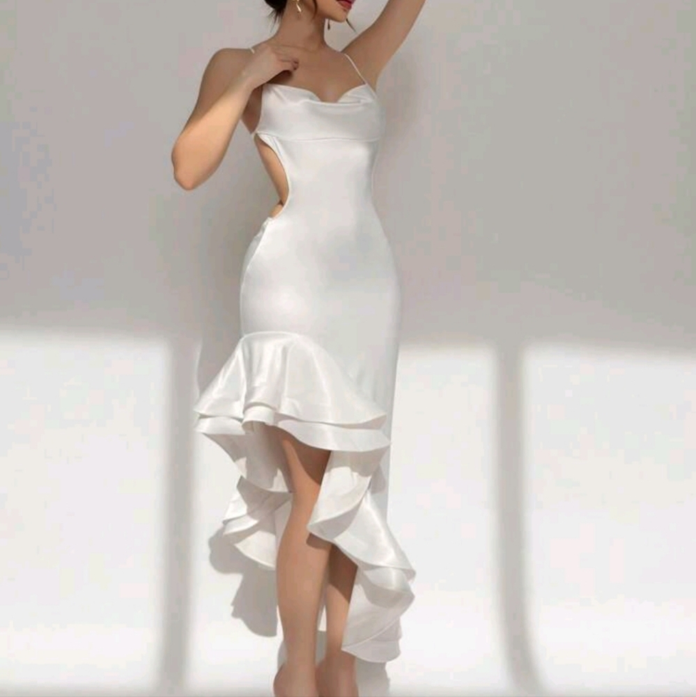 Elegant Asymmetrical White Dress - Picture 4 of 4